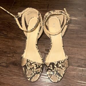 Snake-Print Ankle Strap Women's Sandals - Neutral